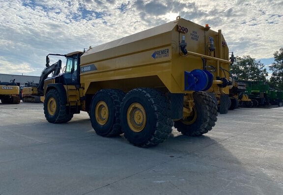 Deere 410E Water Truck - Photo 4