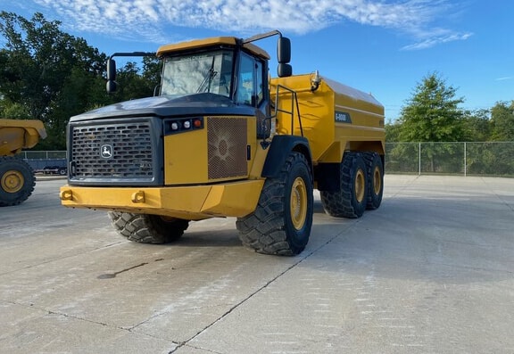 Deere 410E Water Truck - Photo 2