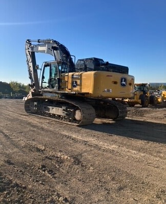 Deere 470G Excavator - Photo 4