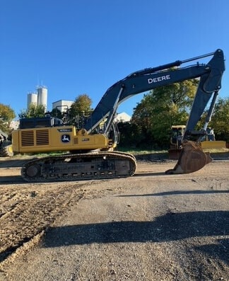 Deere 470G Excavator - Photo 1