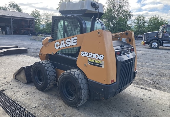 Case SR210B Skid Steer Loader - Photo 4