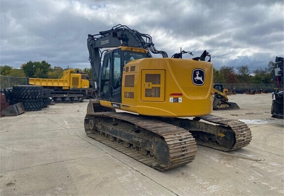Deere 245G LC Excavator - Photo 3