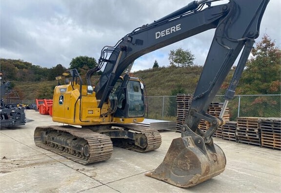 Deere 245G LC Excavator - Photo 1