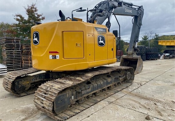 Deere 245G LC Excavator - Photo 4