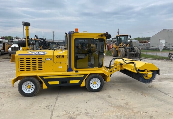 Superior SM74J Broom - Photo 3