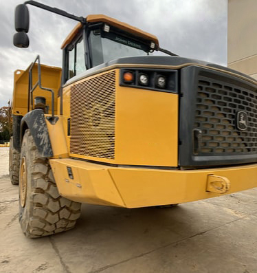 Deere 410E-II Articulating Dump Truck - Photo 2