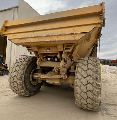 Deere 410E-II Articulating Dump Truck - Photo 3