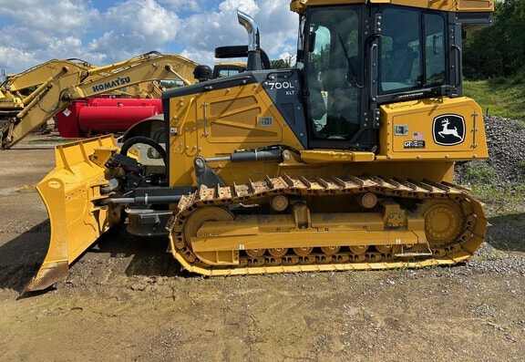 Deere 700L Dozer - Photo 2
