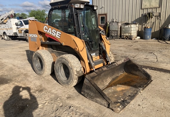 Case SR210B Skid Steer Loader - Photo 2