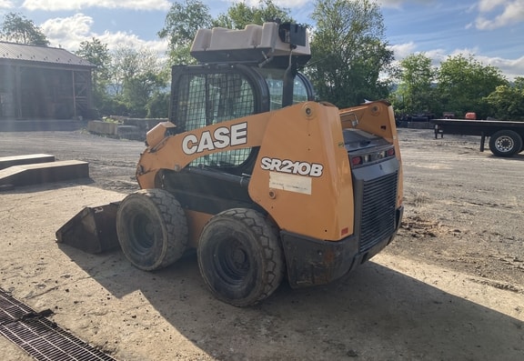 Case SR210B Skid Steer Loader - Photo 4