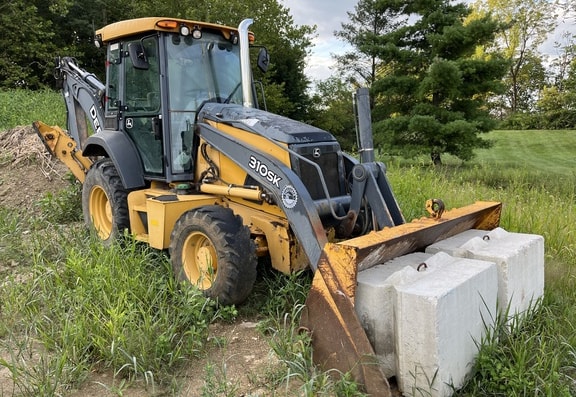 Deere 310SK Backhoe - Photo 4