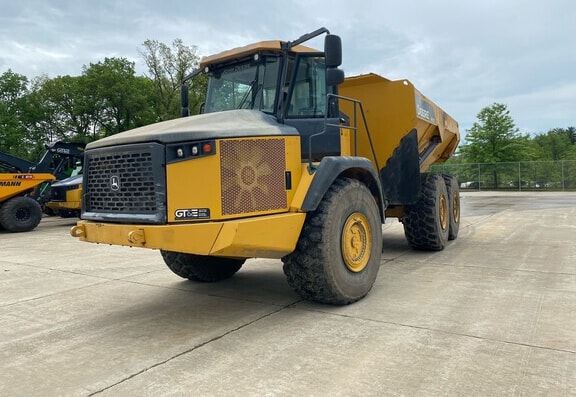 Deere 460E Articulating Dump Truck - Photo 2