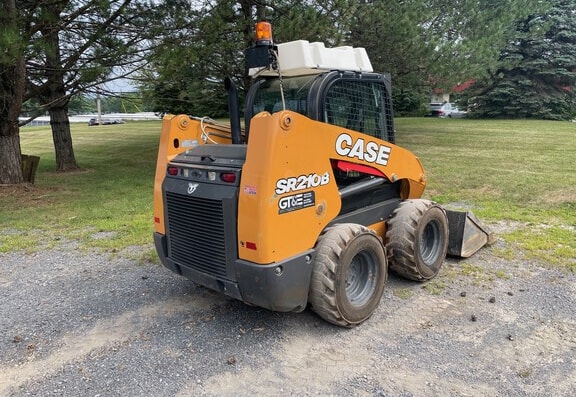Case SR210B Skid Steer Loader - Photo 4