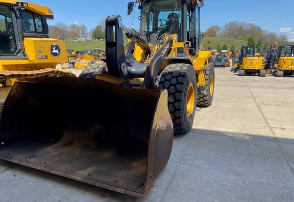 Deere 544P Wheel Loader - Photo 2
