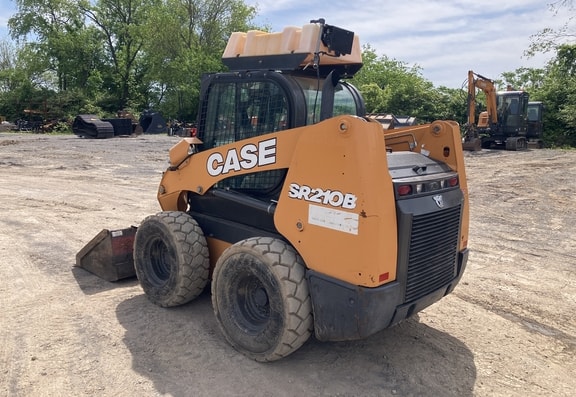 Case SR210B Skid Steer Loader - Photo 4