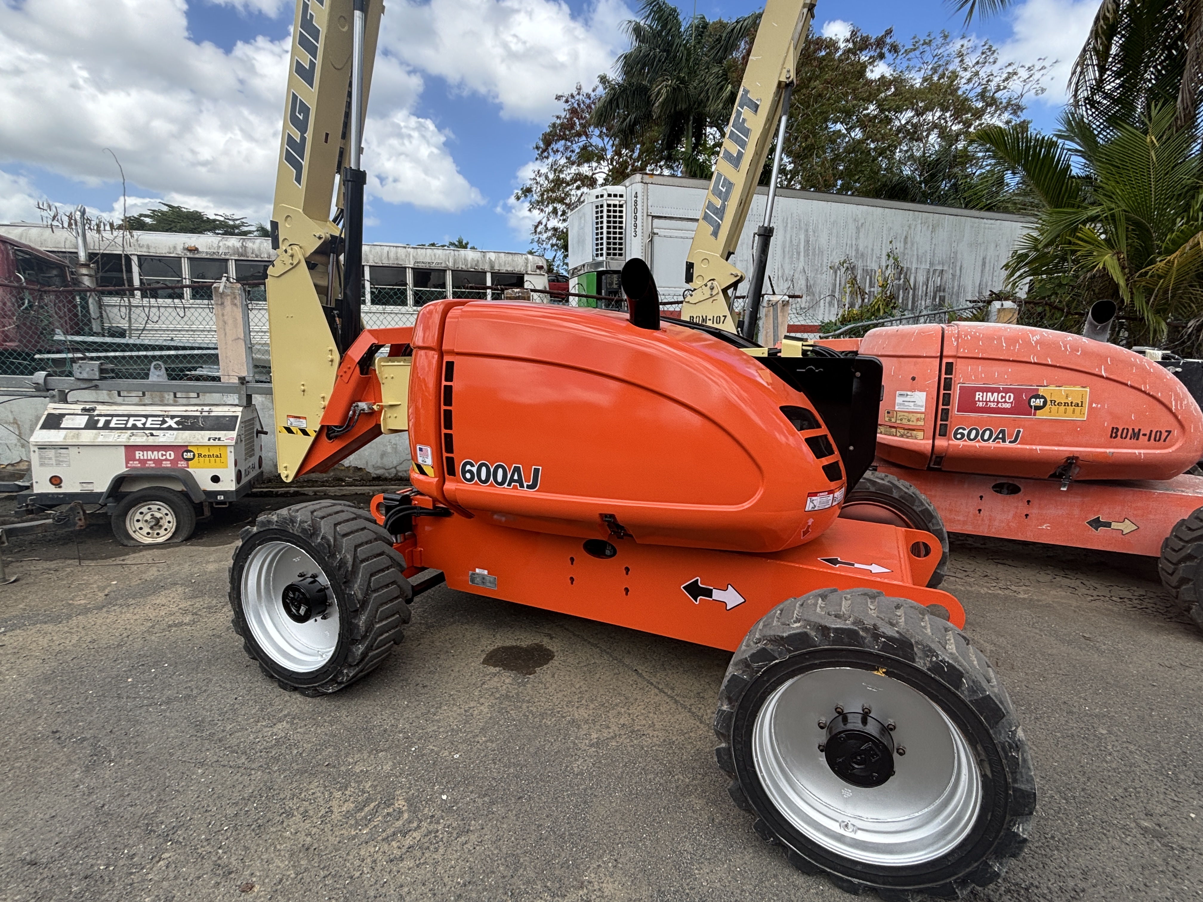 JLG 600AJ - Photo 2