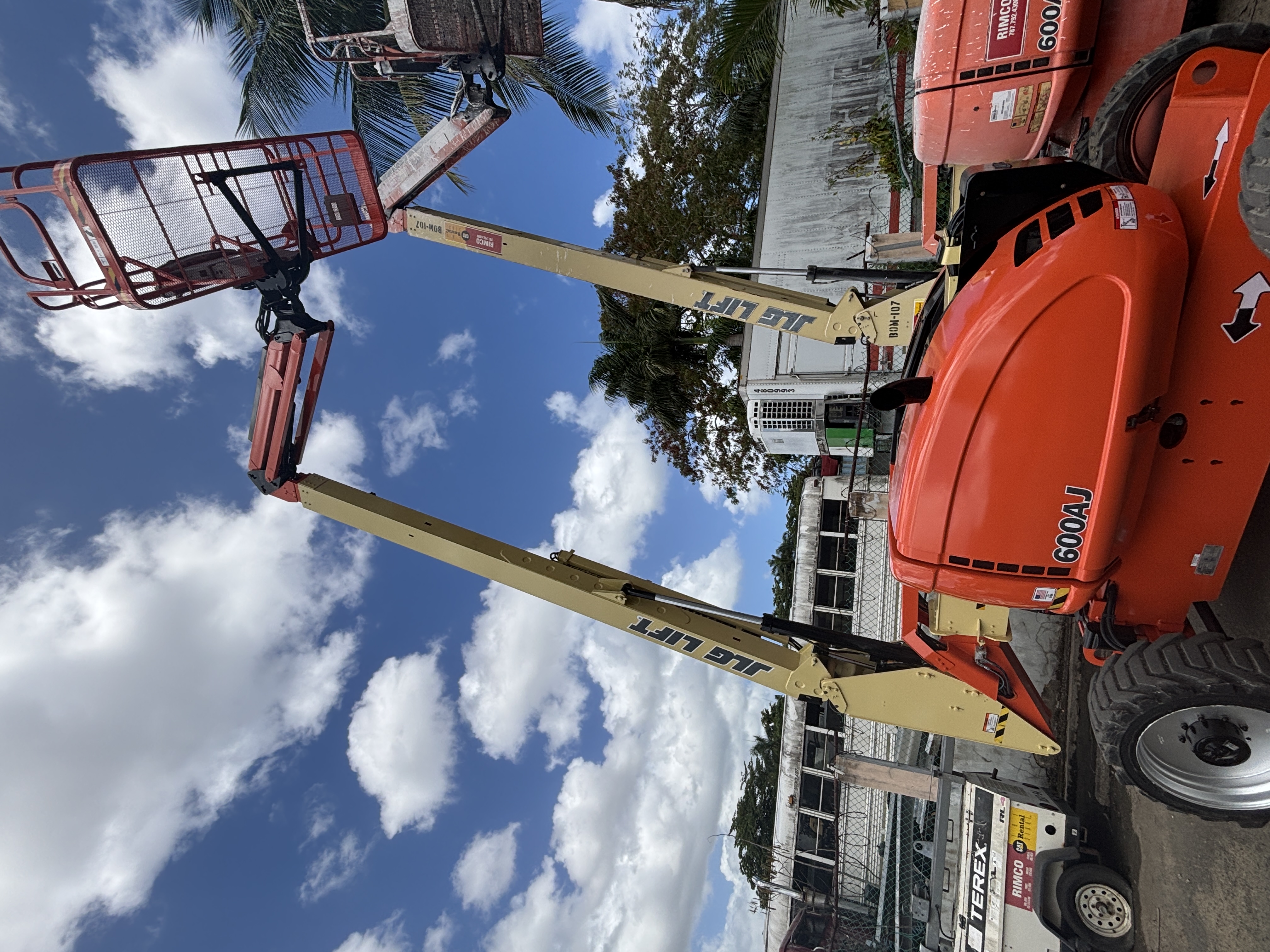 JLG 600AJ - Photo 3