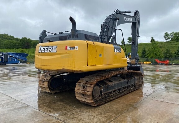 Deere 300G LC Excavator - Photo 4