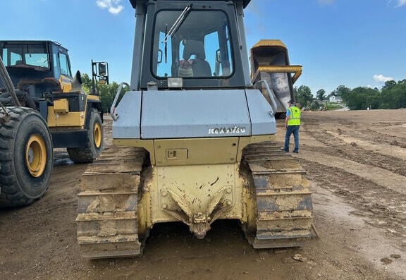 Komatsu D65 Dozer - Photo 4