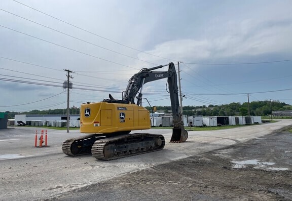 Deere 345G LC Excavator - Photo 4