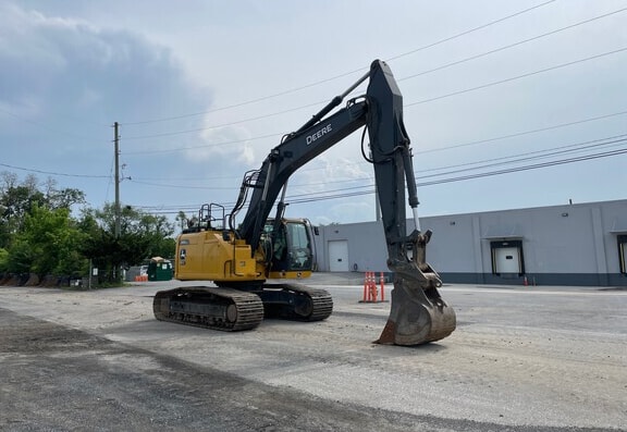Deere 345G LC Excavator - Photo 2