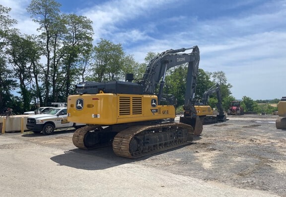 Deere 470P Excavator - Photo 4