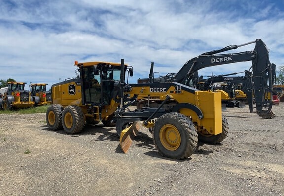 Deere 672G Motor Grader - Photo 1