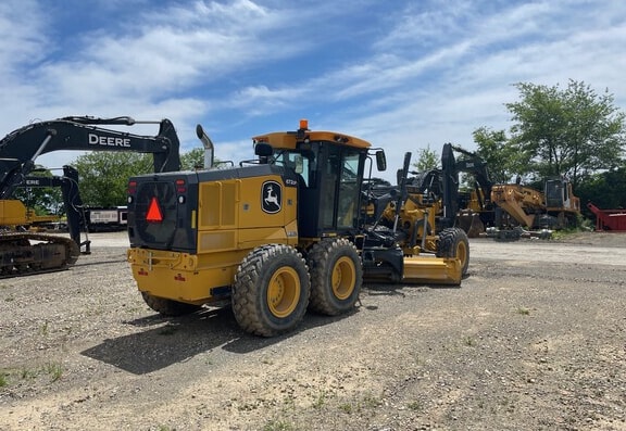 Deere 672G Motor Grader - Photo 3