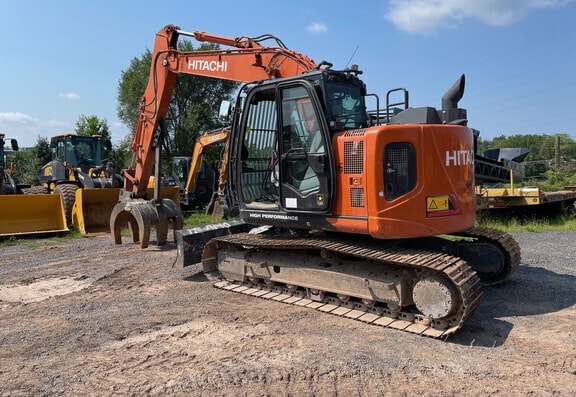 Hitachi ZX135 Excavator with Grapple & Blade - Photo 4