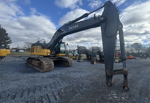 Deere 470G Excavator - Photo 2