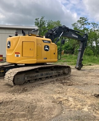 Deere 245G LC Excavator - Photo 4