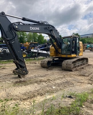 Deere 245G LC Excavator - Photo 1