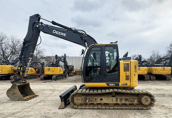 Deere 135G Excavator with Blade - Photo 3