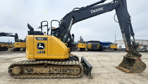 Deere 135G Excavator with Blade - Photo 4