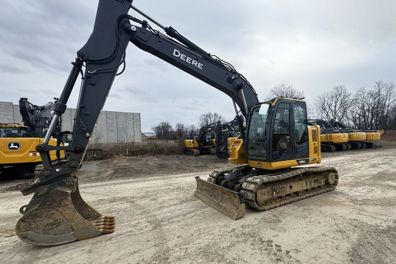 Deere 135G Excavator with Blade - Photo 2