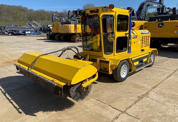 Superior SM74J Broom - Photo 2