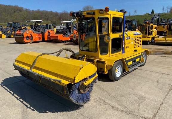 Superior SM74J Broom - Photo 2