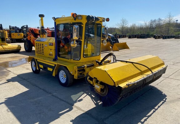 Superior SM74J Broom - Photo 1